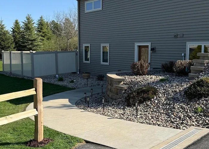 Pet Friendly Fully Furnished 1-Bedroom Oasis