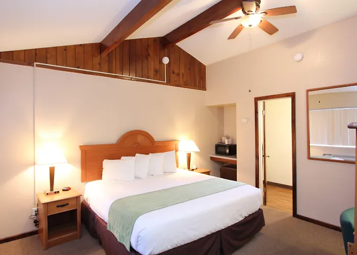 Oakhurst Lodge