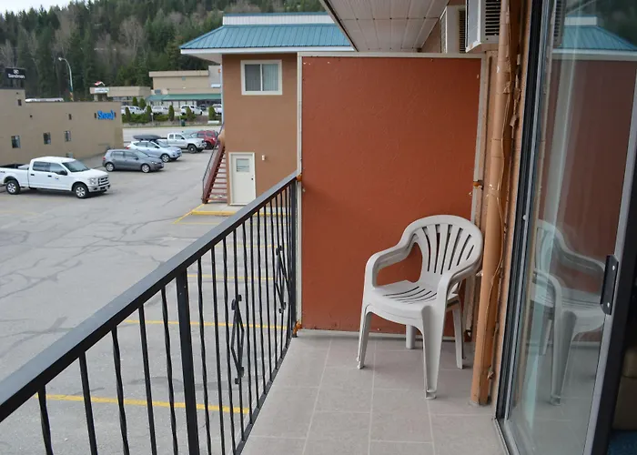 Canadas Best Value Inn & Suites-Castlegar
