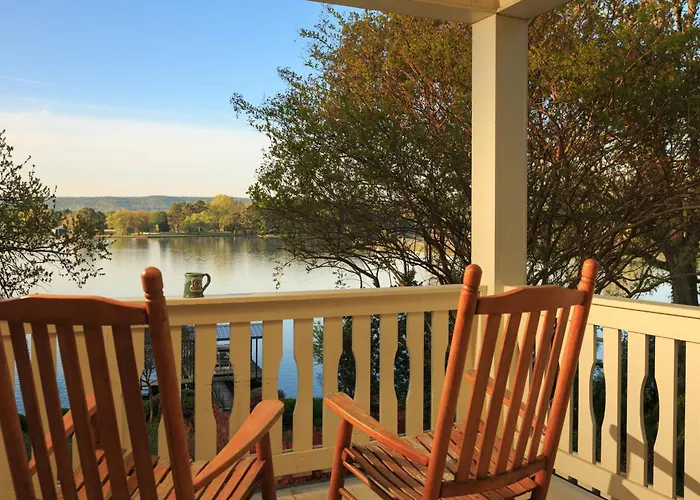 Lookout Point Lakeside Inn