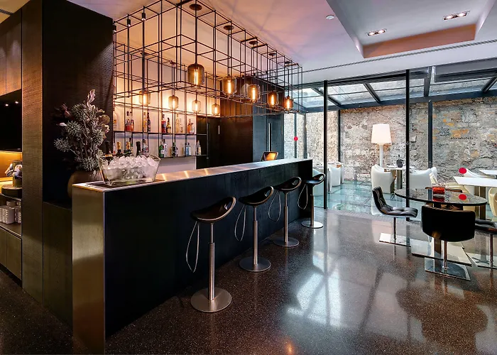 Olivia Plaza Hotel