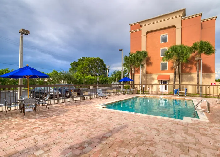 Hampton Inn & Suites Cape Coral / Fort Myers