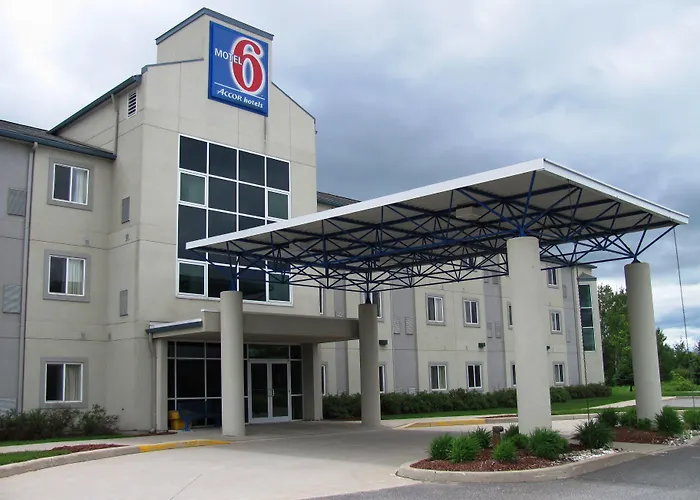 Motel 6-Huntsville, On