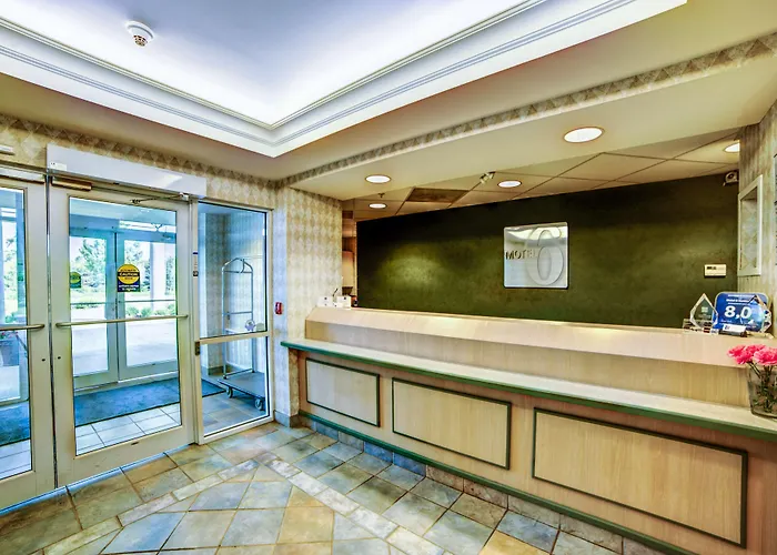 Motel 6-Huntsville, On