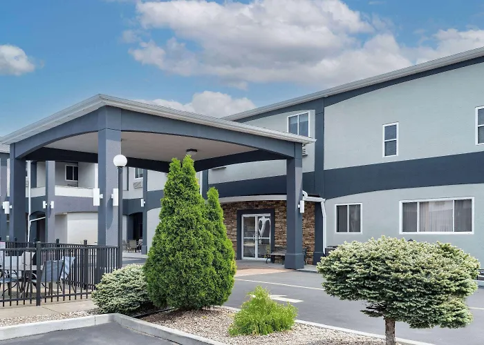Days Inn & Suites By Wyndham Niagara Falls/Buffalo