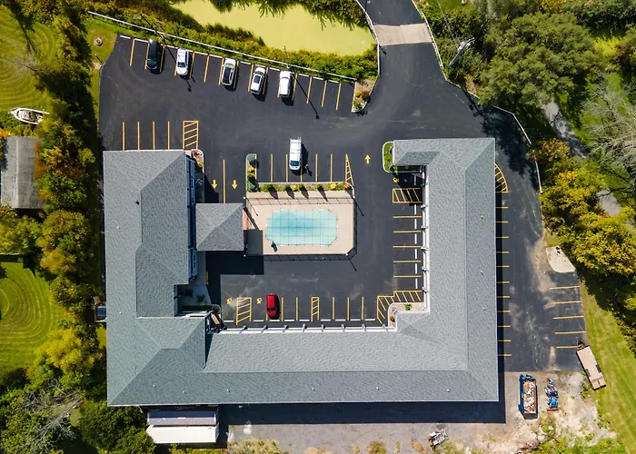 Days Inn & Suites By Wyndham Niagara Falls/Buffalo