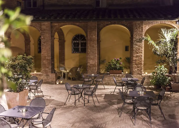 Il Chiostro Del Carmine