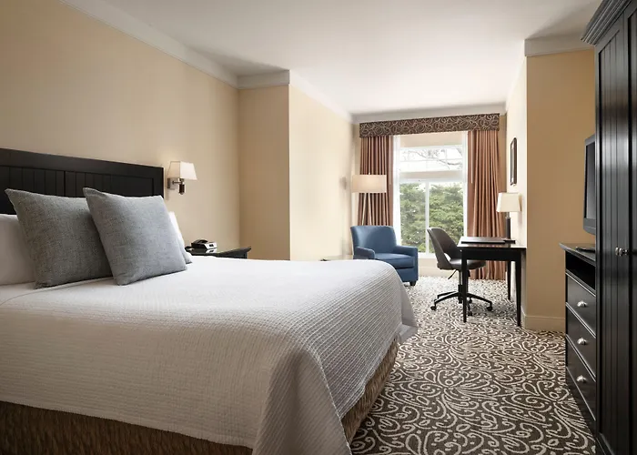 West Inn & Suites