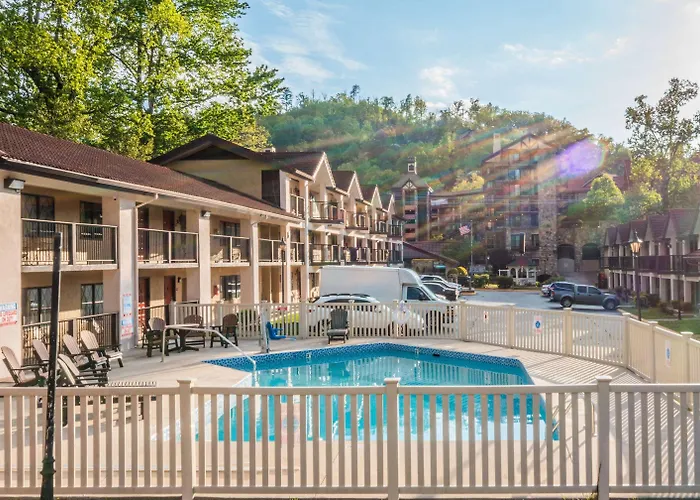 Super 8 By Wyndham Downtown Gatlinburg At Convention Center