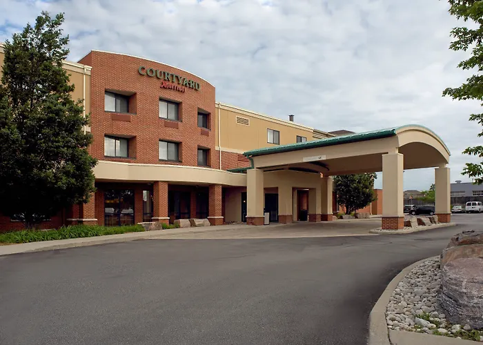 Courtyard By Marriott Hamilton