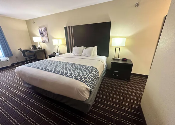 Best Western Plus Bass Hotel & Suites