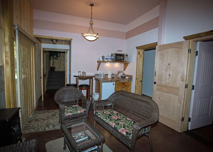 Diamondstone Guest Lodges