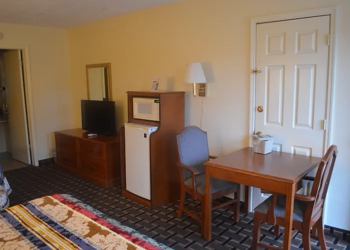 Great Lakes Inn & Suites