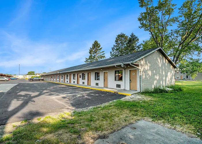 Great Lakes Inn & Suites