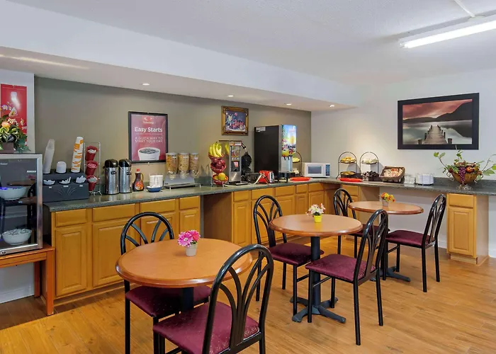 Econo Lodge & Suites Southern Pines - Pinehurst