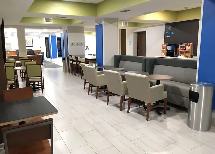 Holiday Inn Express & Suites Quincy I-10 By Ihg