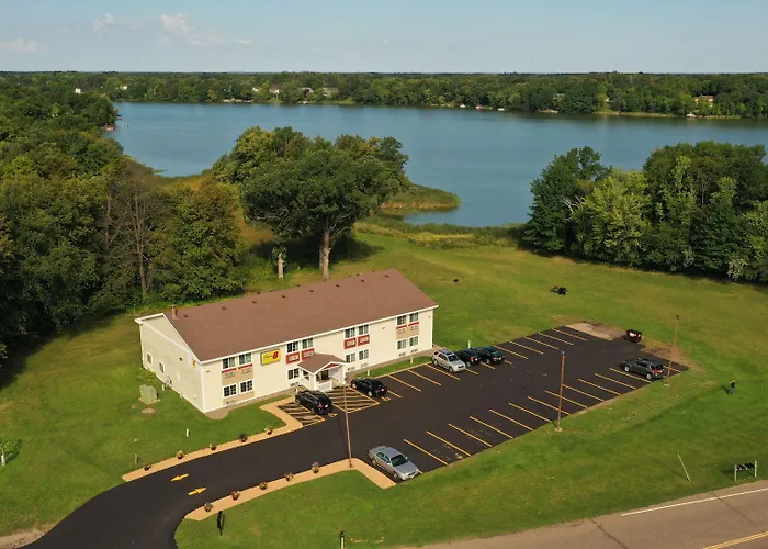 Super 8 By Wyndham Chisago City
