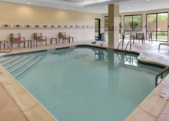 Courtyard By Marriott Anniston Oxford