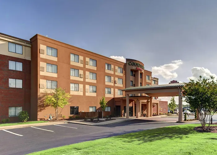 Courtyard By Marriott Anniston Oxford