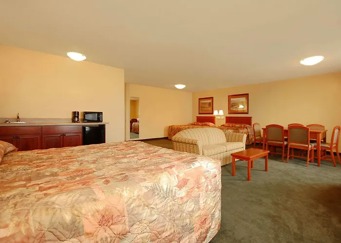 Econo Lodge Inn & Suites Kearney South
