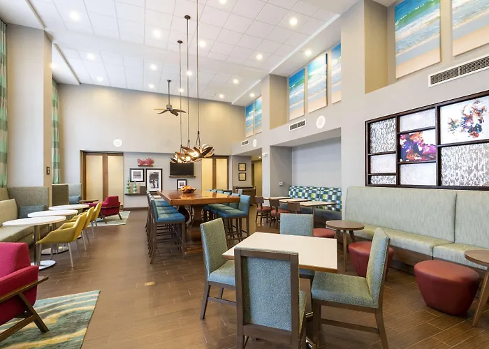 Hampton Inn & Suites Fort Myers-Colonial Boulevard