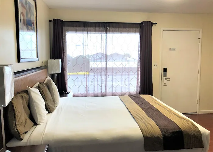 Blue Coast Inn & Suites