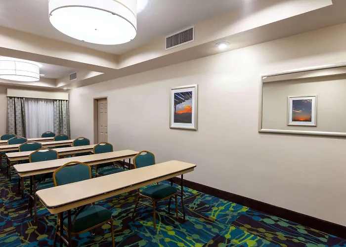 La Quinta By Wyndham Midland North