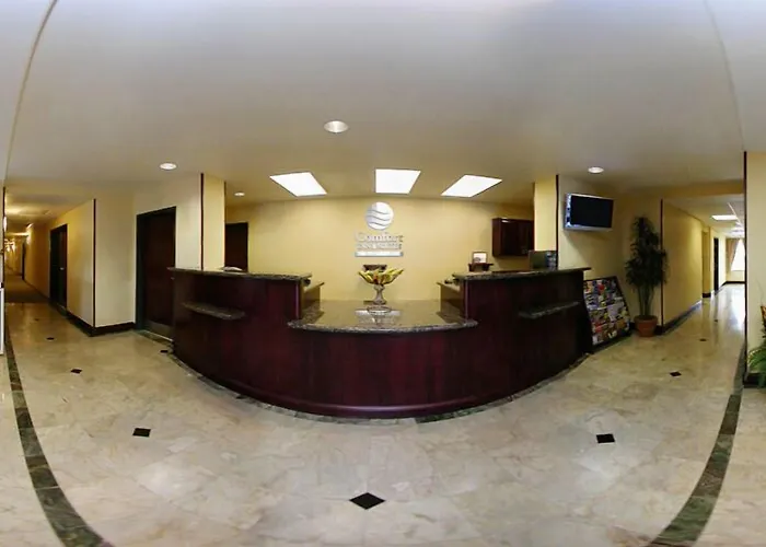 Comfort Inn & Suites Airport Convention Center