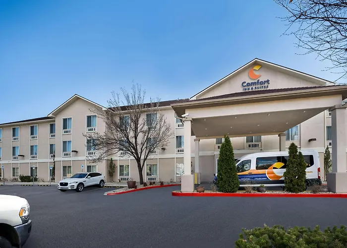 Comfort Inn & Suites Airport Convention Center