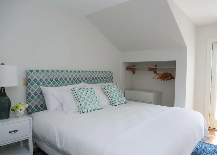 The Sea Breeze Inn