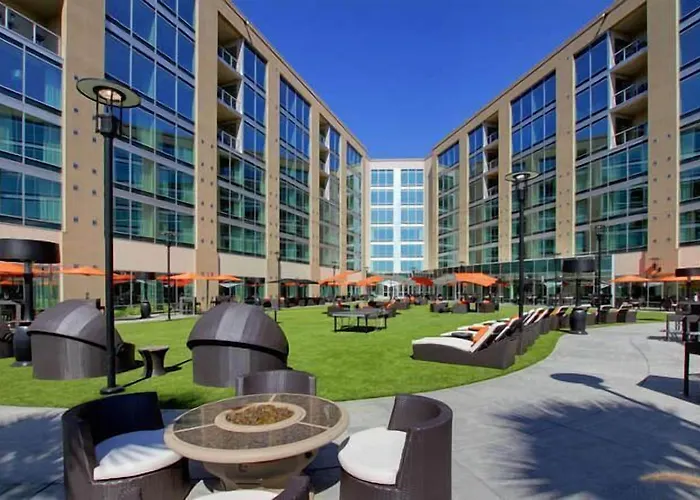 University Plaza Waterfront Hotel