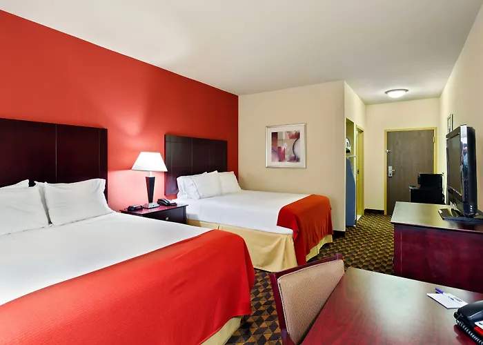 Holiday Inn Express & Suites Malvern By Ihg