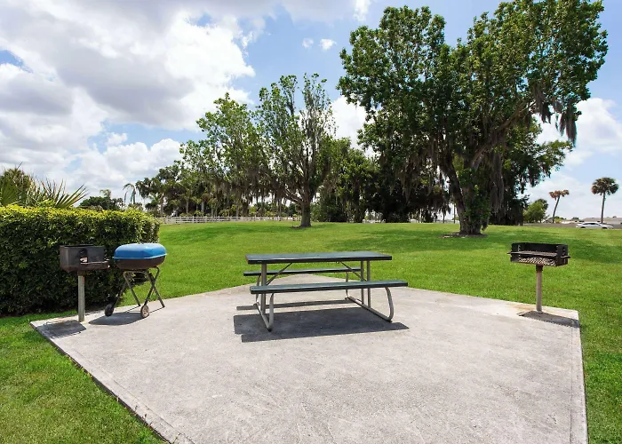 Travelodge Suites By Wyndham Lake Okeechobee