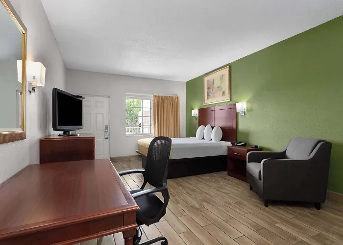 Travelodge Suites By Wyndham Lake Okeechobee