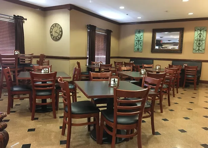Mountain Inn & Suites Flat Rock