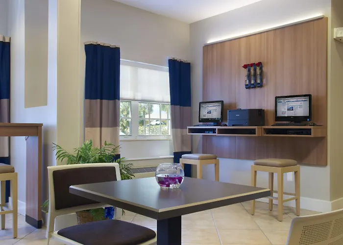 Microtel Inn & Suites By Wyndham Port Charlotte Punta Gorda