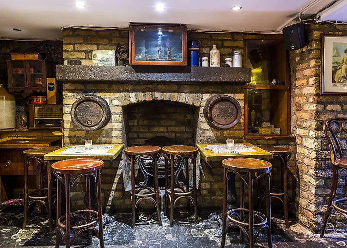 Uppercross House Hotel