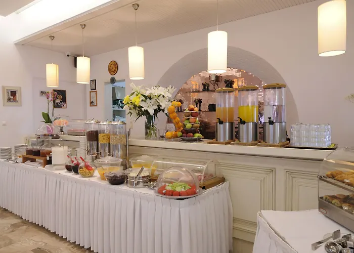 Kamari Hotel