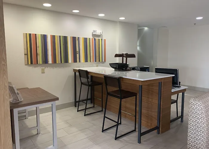 Holiday Inn Express Mccomb By Ihg