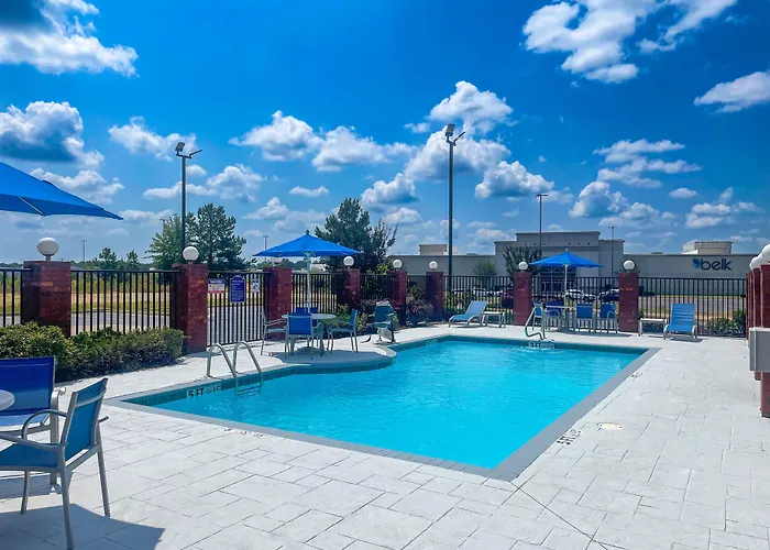 Holiday Inn Express Mccomb By Ihg