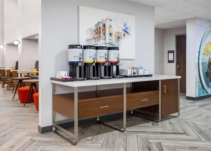 Hampton Inn & Suites Muncie