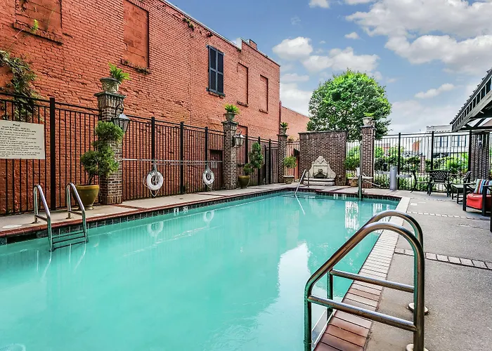 Hampton Inn & Suites Mobile - Downtown Historic District