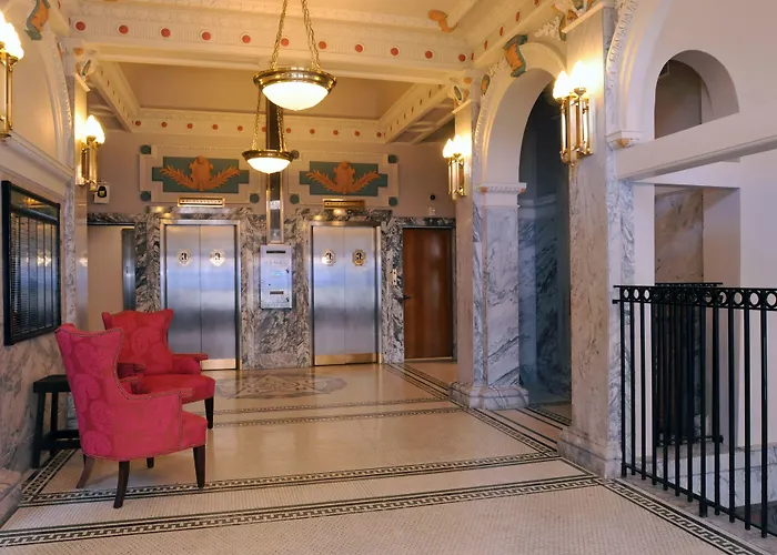 Hotel Gibbs Downtown Riverwalk