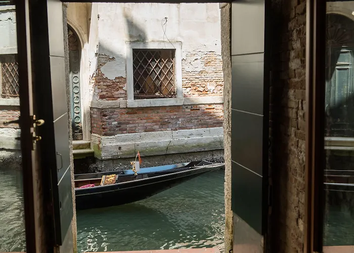 Locanda Leon Bianco On The Grand Canal