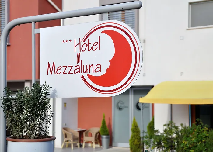 Hotel Mezzaluna