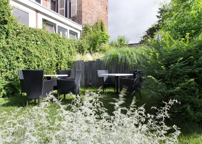 La Terrasse - Les Collectionneurs
