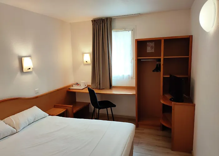 BRIT HOTEL Essentiel CAHORS Nord