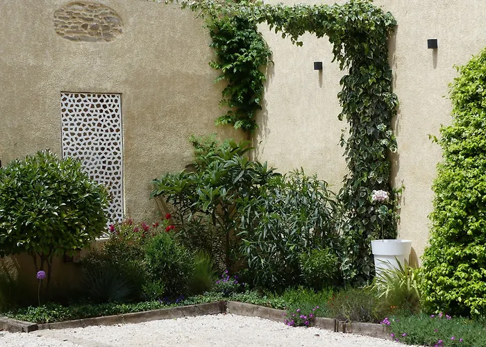 Logis Hotel La Vallee De L'Arc