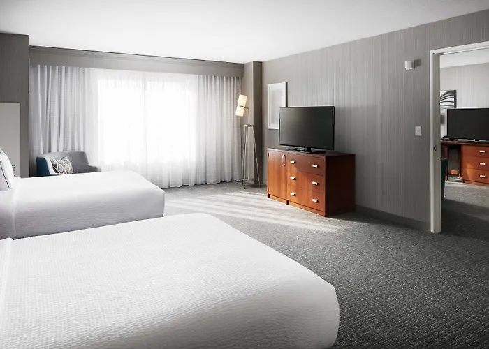 Courtyard By Marriott Indianapolis Downtown