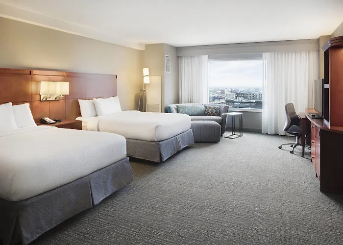 Courtyard By Marriott Indianapolis Downtown